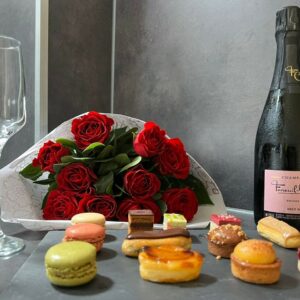 Champagne Rosé + Roses + mignardises